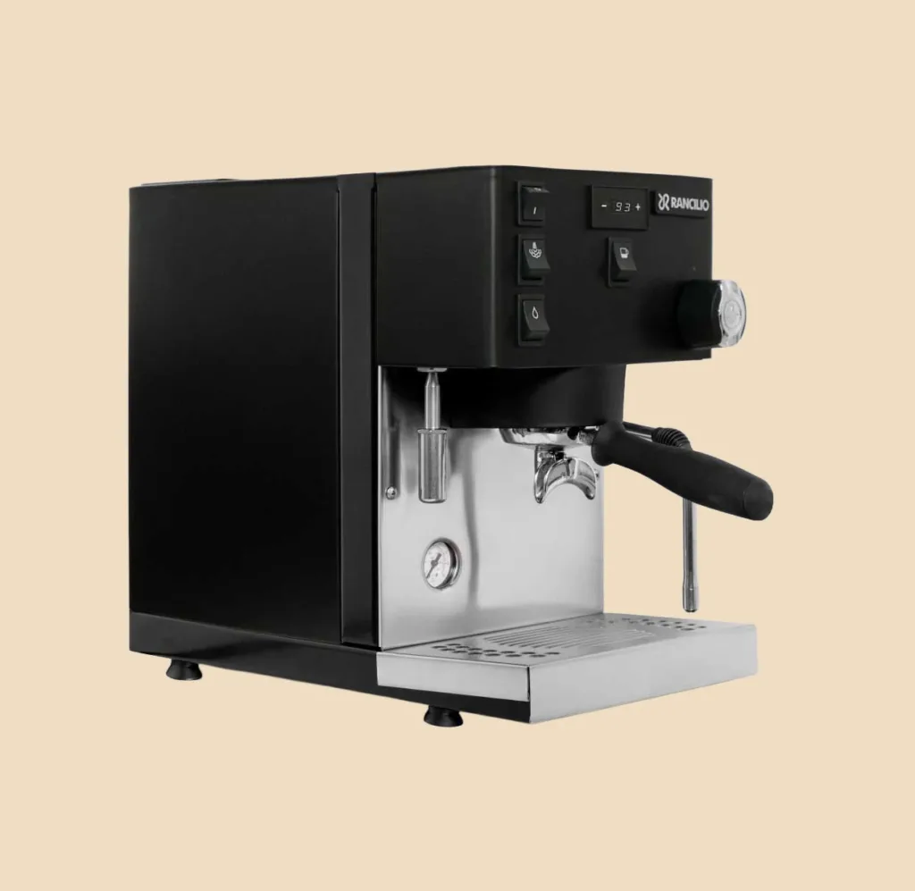 Máquina de espresso Rancilio Silvia Pro X en negro vista en tres cuartos, con el portafiltro y el manómetro
