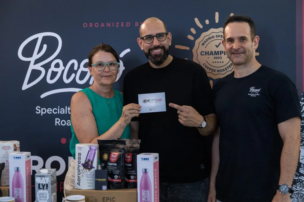 Entrega de un premio delante del photocall del campeonato