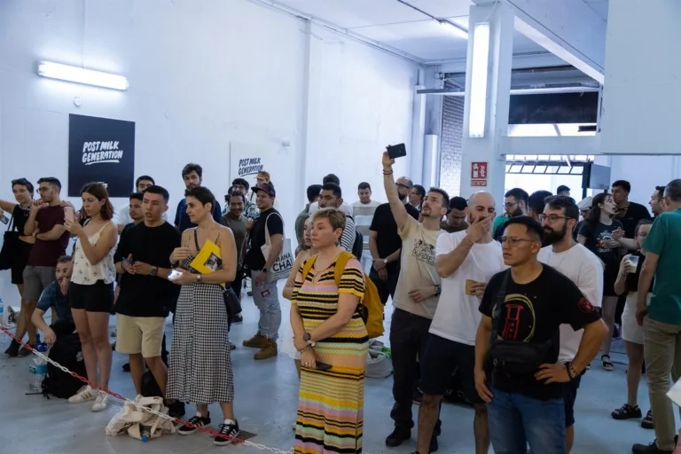Sala del tostadero llena de público durante la fase final del campeonato