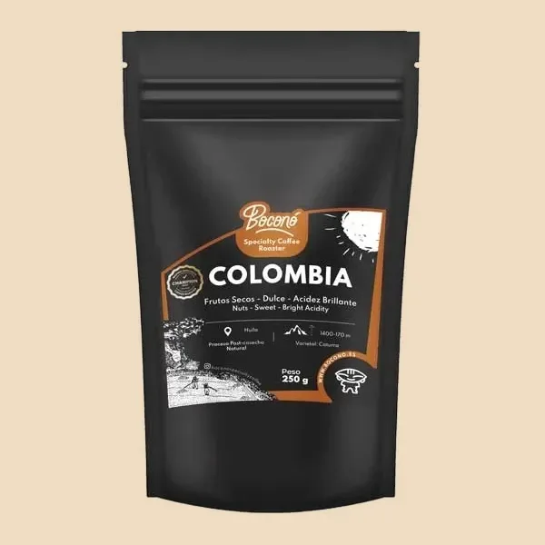 Bolsa negra de 250 g de Boconó con la etiqueta de Colombia y las notas de cata impresas al frente.