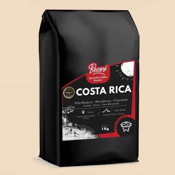 Bolsa negra de 1 kg de Boconó con la etiqueta de Costa Rica y las notas de cata impresas al frente.